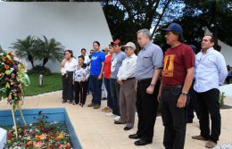 Nicaragüenses continúan rindiendo tributo al Comandante Carlos Fonseca