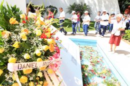 Nicaragüenses continúan rindiendo tributo al Comandante Carlos Fonseca