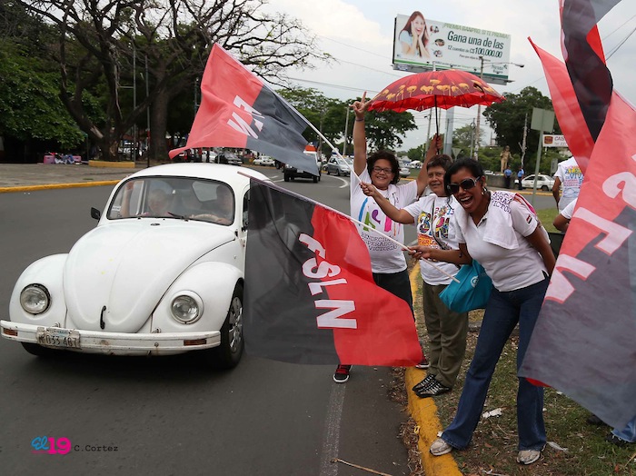 Familias de Managua saludan a delegaciones que participan en Petrocaribe