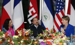 Daniel y Rosario reciben cartas credenciales de embajadores de Chile, Francia, EEUU y Palestina