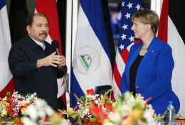 Daniel y Rosario reciben cartas credenciales de embajadores de Chile, Francia, EEUU y Palestina