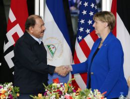 Daniel y Rosario reciben cartas credenciales de embajadores de Chile, Francia, EEUU y Palestina