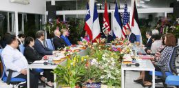 Daniel y Rosario reciben cartas credenciales de embajadores de Chile, Francia, EEUU y Palestina