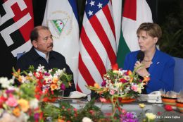 Daniel y Rosario reciben cartas credenciales de embajadores de Chile, Francia, EEUU y Palestina