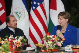 Daniel y Rosario reciben cartas credenciales de embajadores de Chile, Francia, EEUU y Palestina