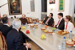Presidente Daniel se reúne con presidente del Grupo Regional Aval