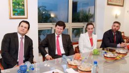 Presidente Daniel se reúne con presidente del Grupo Regional Aval