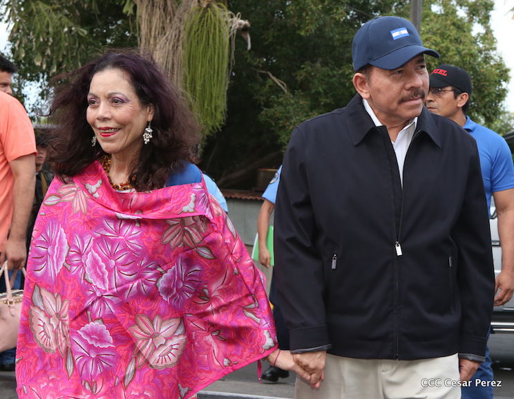 Inscripci&oacute;n de Daniel y Rosario como candidatos del FSLN