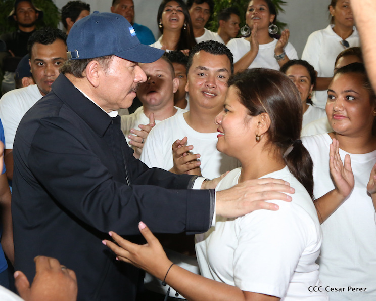 Inscripci&oacute;n de Daniel y Rosario como candidatos del FSLN