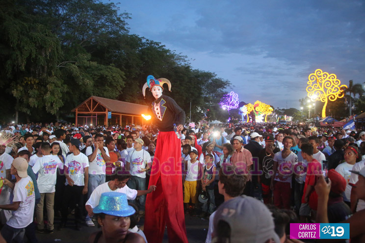 Juventud ratifica su apoyo con alegre concierto en Avenida de Bol&iacute;var a Ch&aacute;vez
