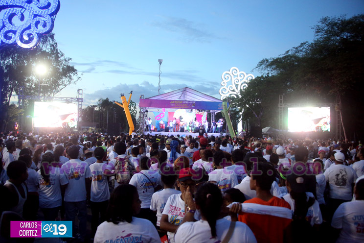 Juventud ratifica su apoyo con alegre concierto en Avenida de Bol&iacute;var a Ch&aacute;vez