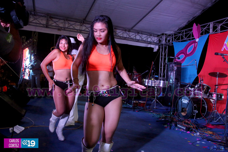 Juventud ratifica su apoyo con alegre concierto en Avenida de Bol&iacute;var a Ch&aacute;vez