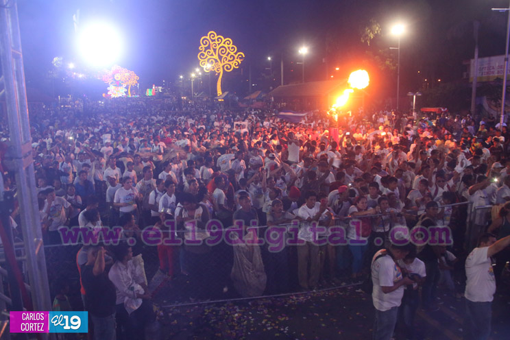 Juventud ratifica su apoyo con alegre concierto en Avenida de Bol&iacute;var a Ch&aacute;vez