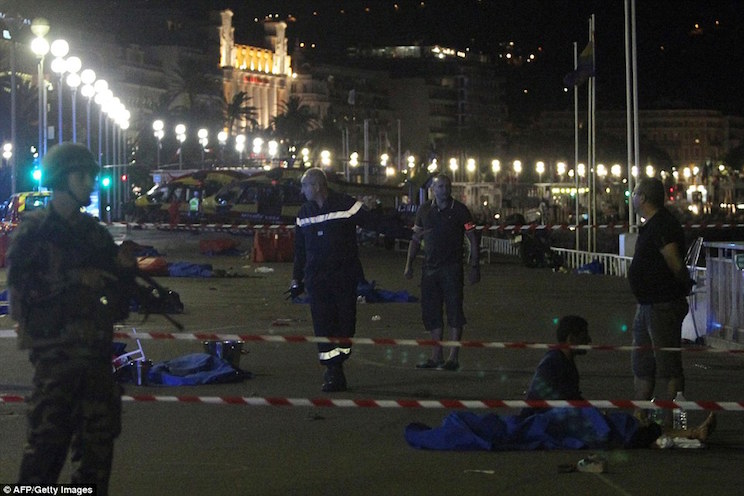 Decenas de muertas por atentado en Niza, Francia