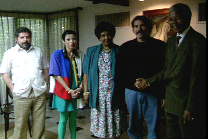 Nelson Mandela con Daniel Ortega y Rosario Murillo