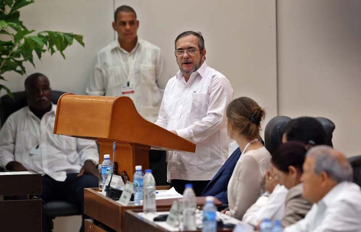 Firma de cese de hostilidades entre la FARC-EP y gobierno colombiano