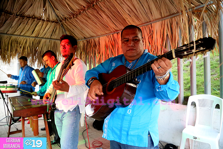 Ranchitos Culturales cantan a mam&aacute;