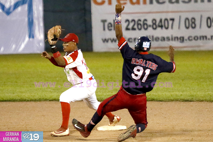 B&oacute;er Vs Dantos