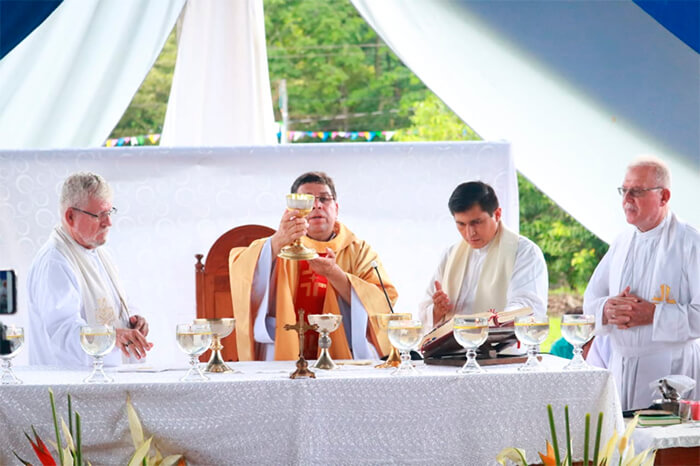 sacerdote-carlos-zuniga-municipio-rosita