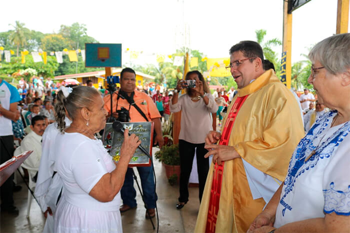 sacerdote-carlos-zuniga-municipio-rosita