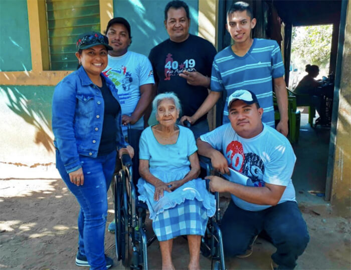 entrega-sillas-ruedas-leon-programa-todos-con-voz