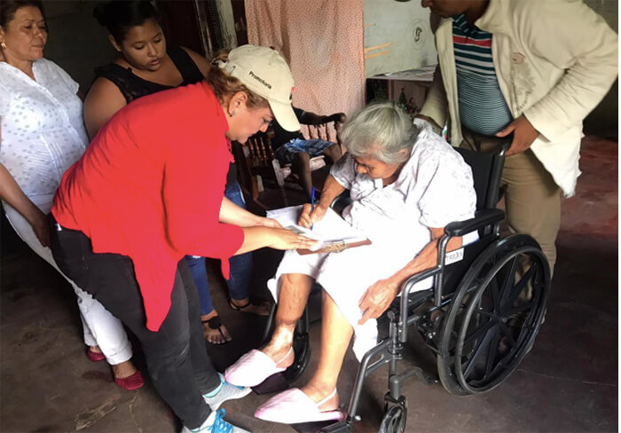 entrega-sillas-ruedas-leon-programa-todos-con-voz