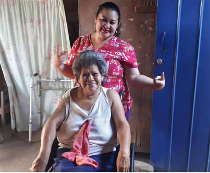 entrega-sillas-ruedas-leon-programa-todos-con-voz