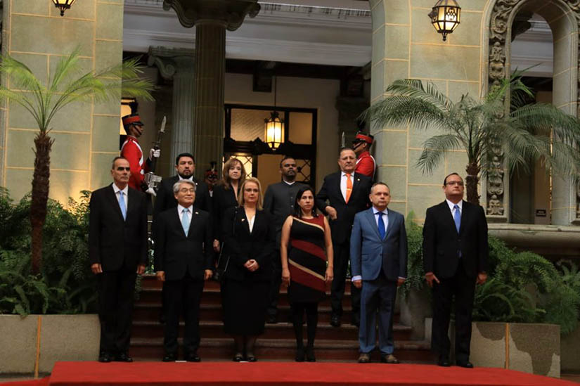 Embajadora Lilliam del Carmen M&eacute;ndez, presenta  cartas credenciales al Presidente de Guatemala
