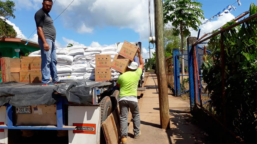 entrega de merienda escolar