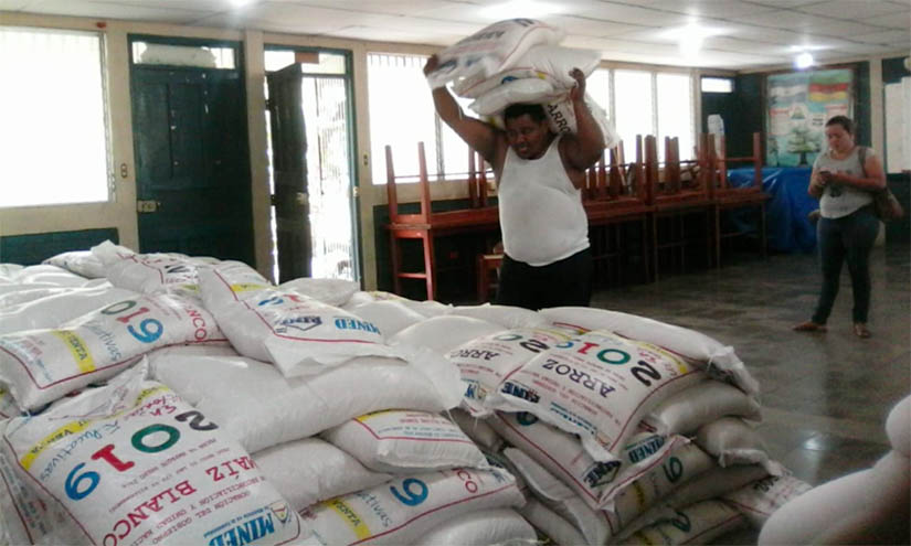 entrega de merienda escolar