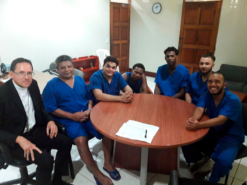 nuncio apost&oacute;lico visita establecimiento penitenciario