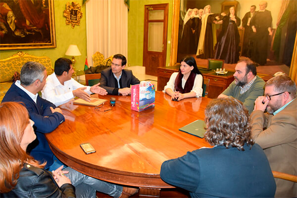 Embajador de Nicaragua sostiene encuentro con Alcalde de Granada en Espa&ntilde;a