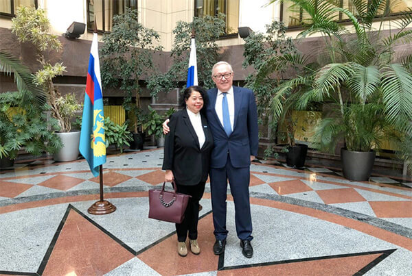 Embajadora de Nicaragua en la Federaci&oacute;n de Rusia  presenta Сopias de Estilo