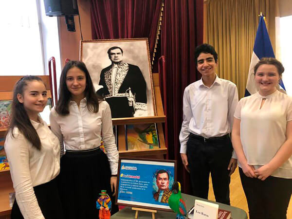 homenaje a rub&eacute;n dar&iacute;o en mosc&uacute;