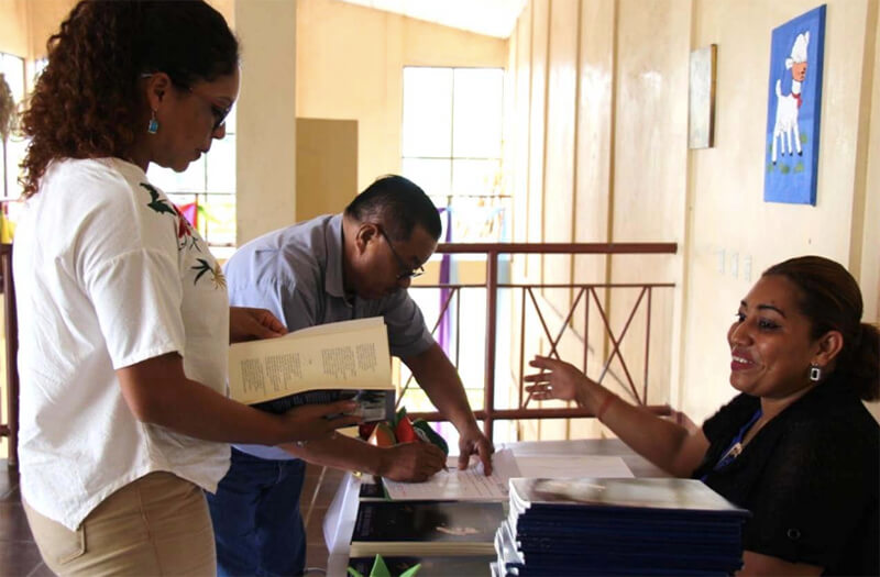 inc-presentacion-libro-ingles-dario-bluefields