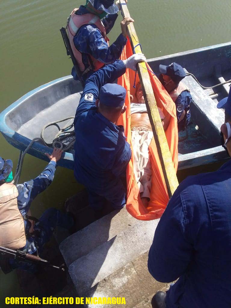 naval-traslada-ciudadano