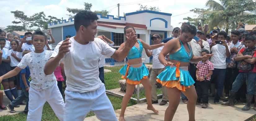 inauguran-colegio-rosita