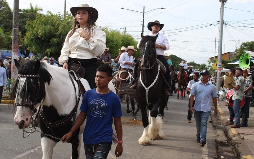 DESFILE