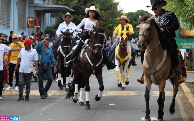 DESFILE