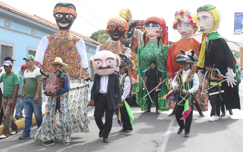 DESFILE