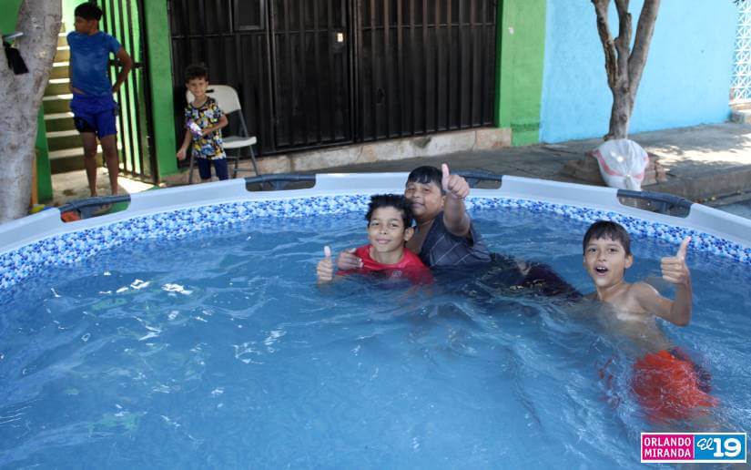 PISCINA