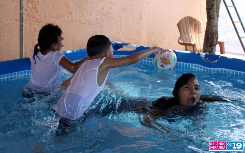 PISCINA