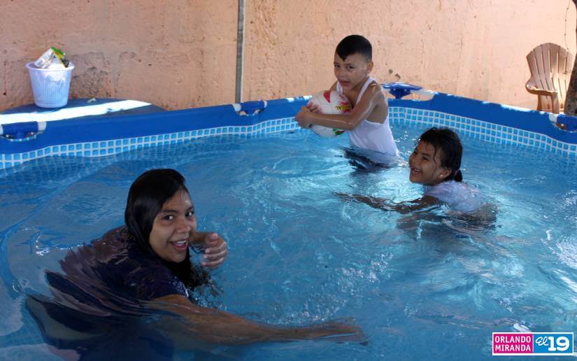 PISCINA