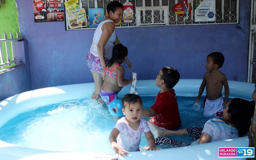 PISCINA