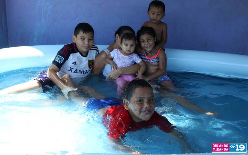 PISCINA