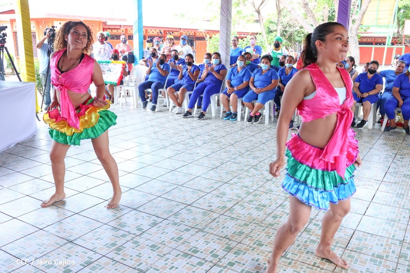 MUJERES