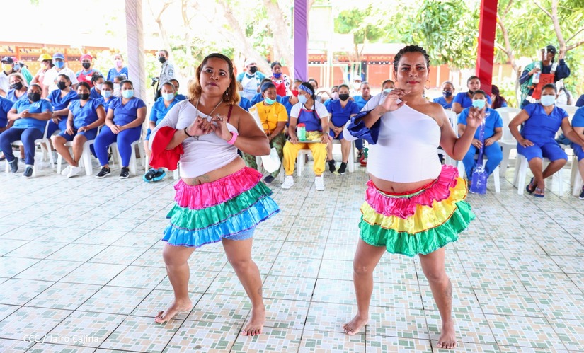 MUJERES