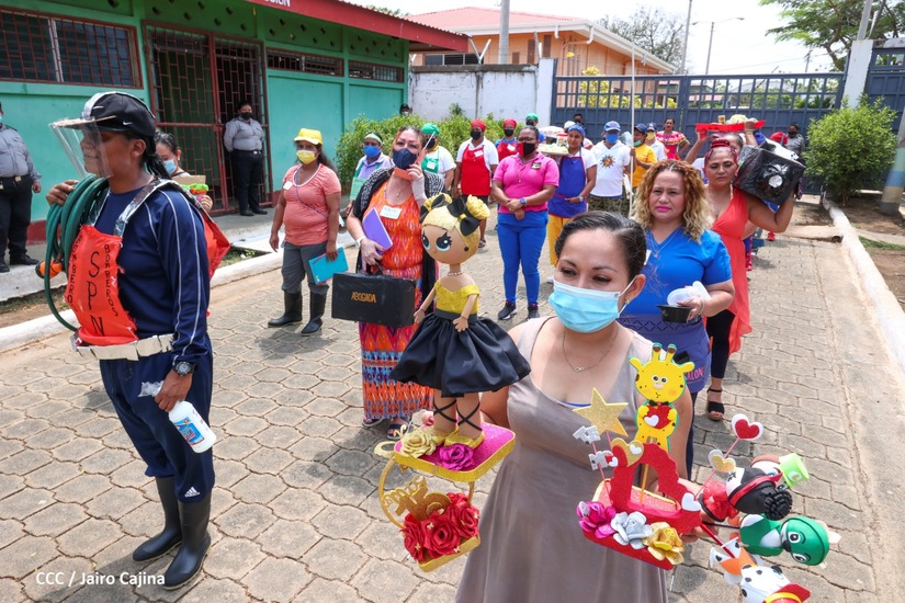 MUJERES