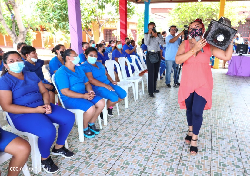 MUJERES