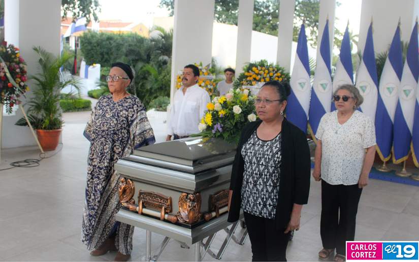 homenaje-postumo